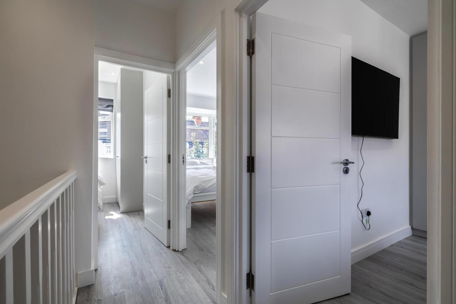 Modern Home With Driveway Parking For 2 Vehicles, Near Tottenham Hotspur Stadium, White Hart Lane Train Station London Exterior foto