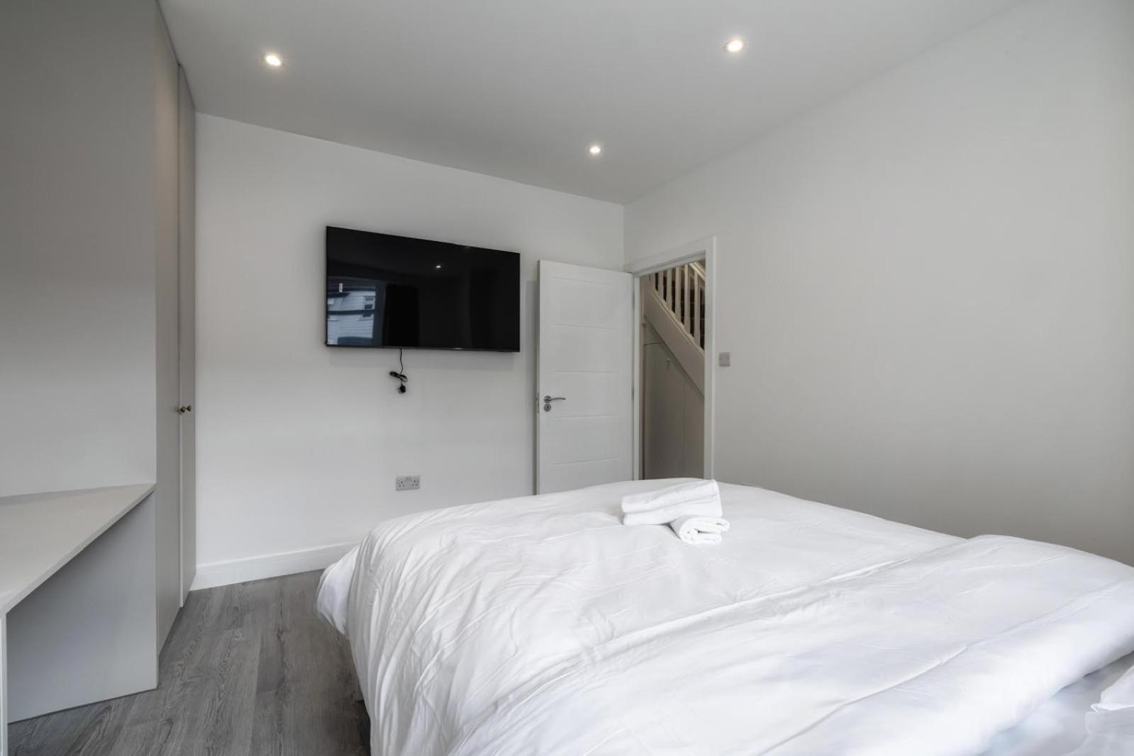 Modern Home With Driveway Parking For 2 Vehicles, Near Tottenham Hotspur Stadium, White Hart Lane Train Station London Exterior foto